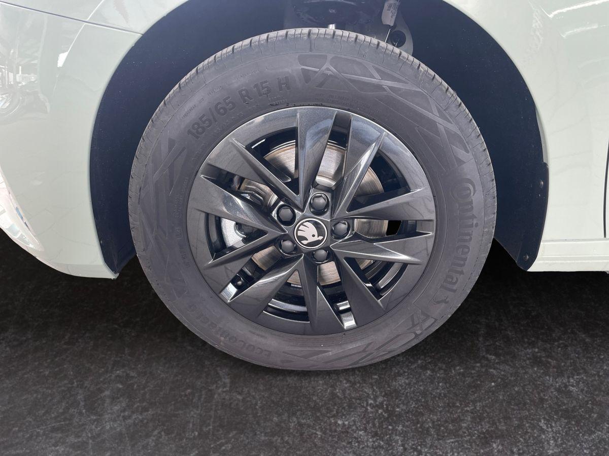 Skoda Fabia Selection 1.0 TSI Aut. ** LED/KAMERA/TEMPOMAT/PP ** - Bild 10