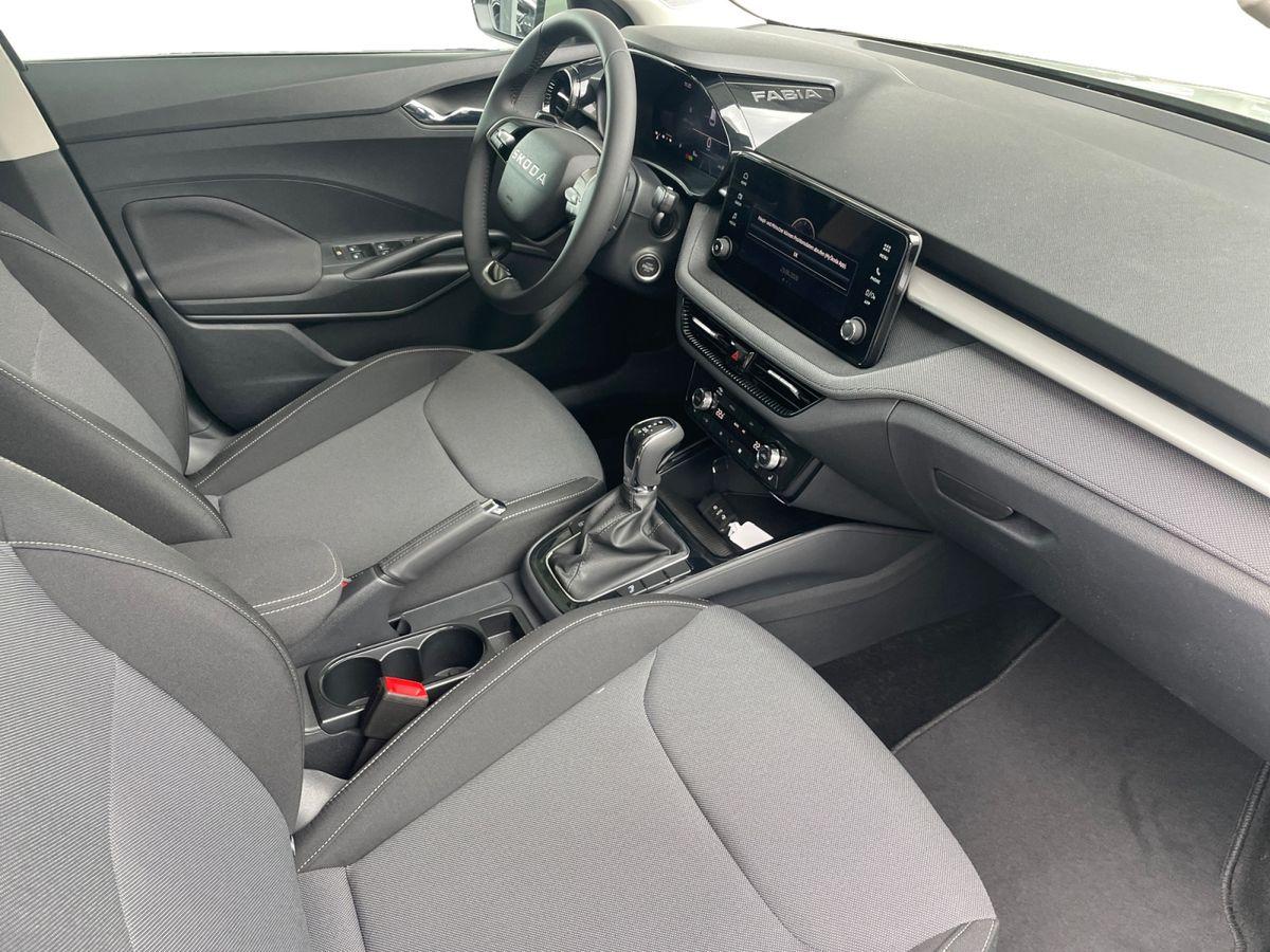 Skoda Fabia Selection 1.0 TSI Aut. ** LED/KAMERA/TEMPOMAT/PP ** - Bild 18