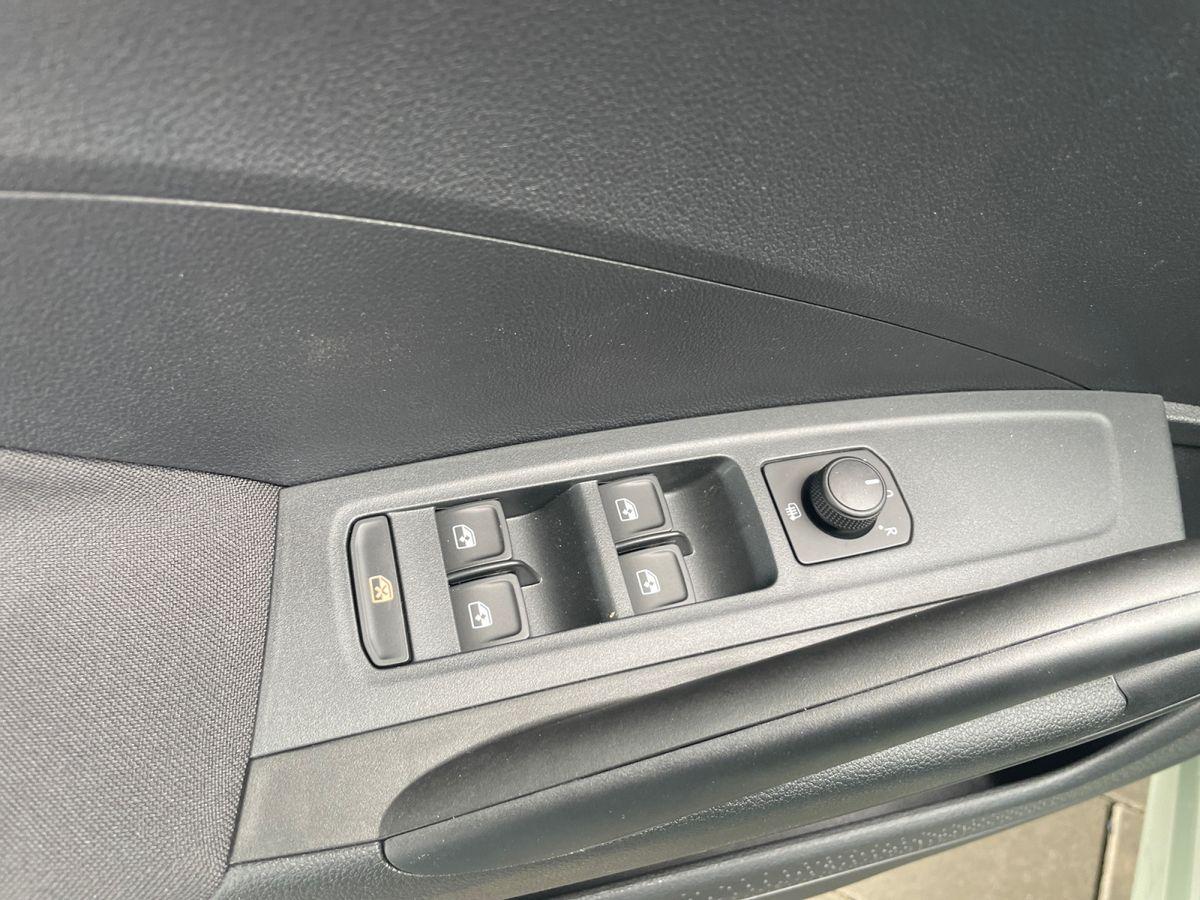 Skoda Fabia Selection 1.0 TSI Aut. ** LED/KAMERA/TEMPOMAT/PP ** - Bild 12