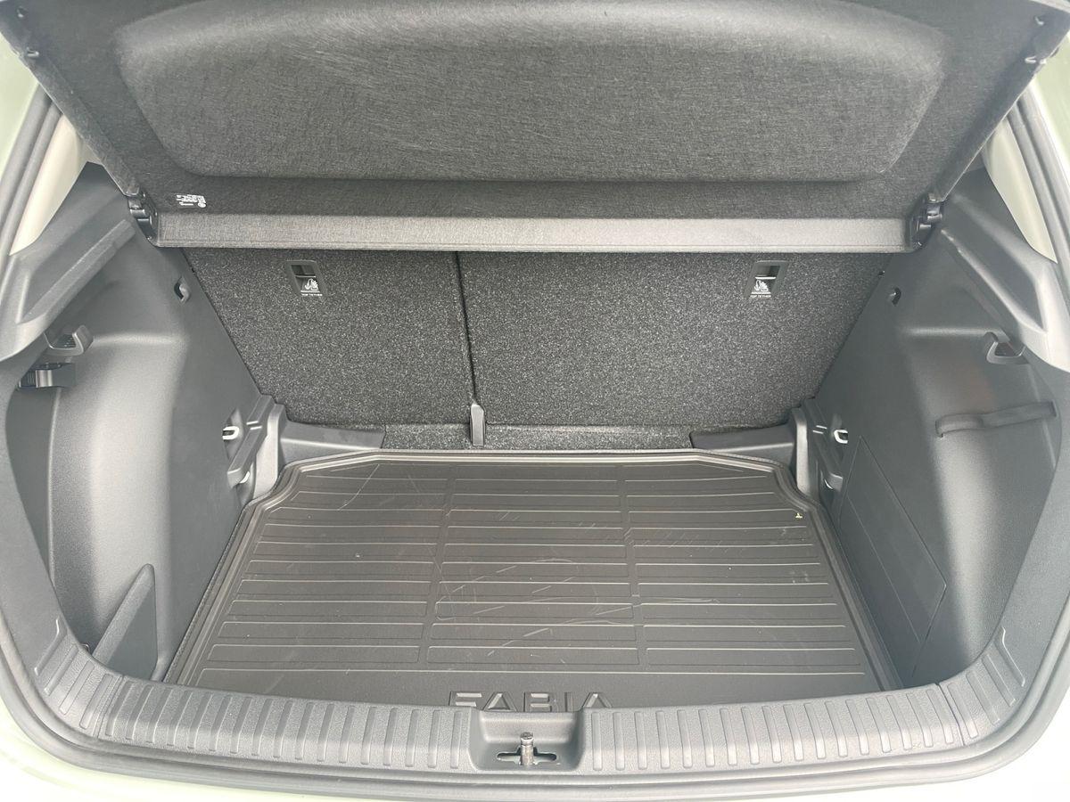 Skoda Fabia Selection 1.0 TSI Aut. ** LED/KAMERA/TEMPOMAT/PP ** - Bild 20