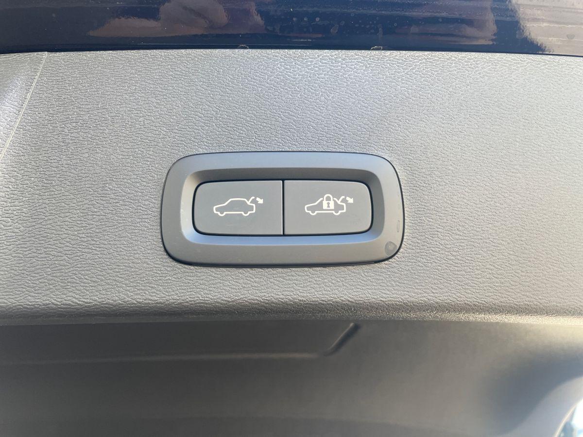 Volvo XC40 Plus Dark 2WD Metallic - Bild 21