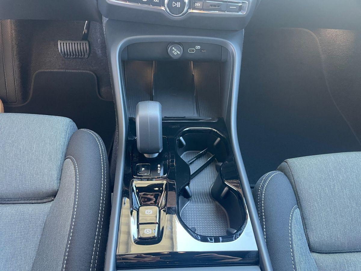 Volvo XC40 Plus Dark 2WD Metallic - Bild 16