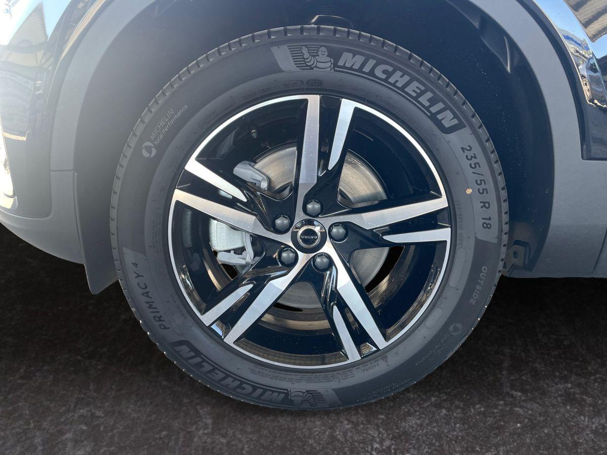Volvo XC40 Plus Dark 2WD Metallic - Bild 10