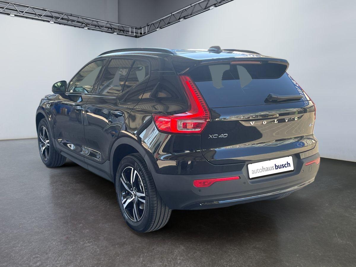 Volvo XC40 Plus Dark 2WD Metallic - Bild 4