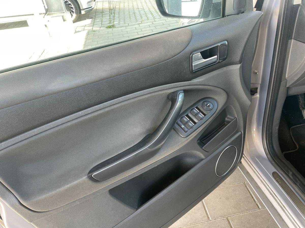 Ford Kuga 2.0 TDCi ** PANORAMADACH/PARKPILOT/NAVI ** - Bild 12