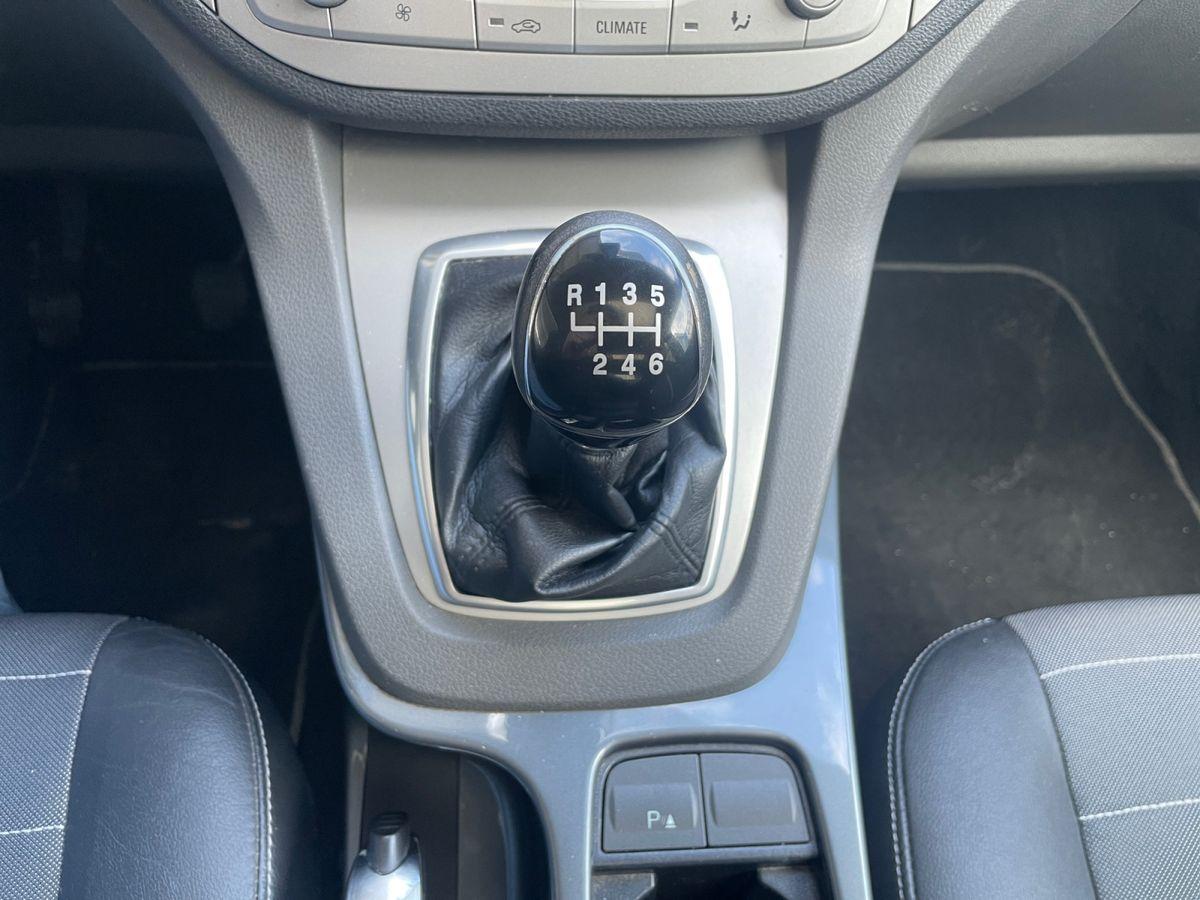 Ford Kuga 2.0 TDCi ** PANORAMADACH/PARKPILOT/NAVI ** - Bild 24