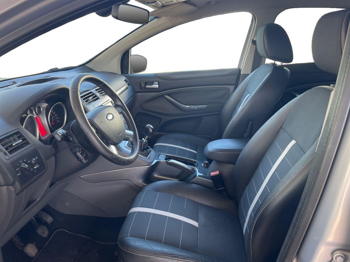 Ford Kuga 2.0 TDCi ** PANORAMADACH/PARKPILOT/NAVI ** - Bild 11