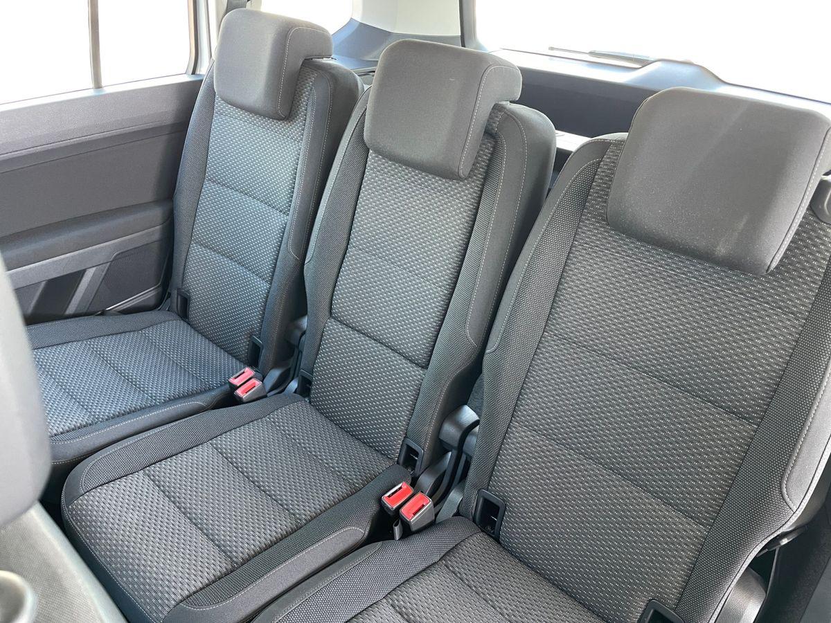 VW Touran 1.5 TSI ** ACC/NAVI/PARKPILOT/7-Sitzer ** - Bild 17