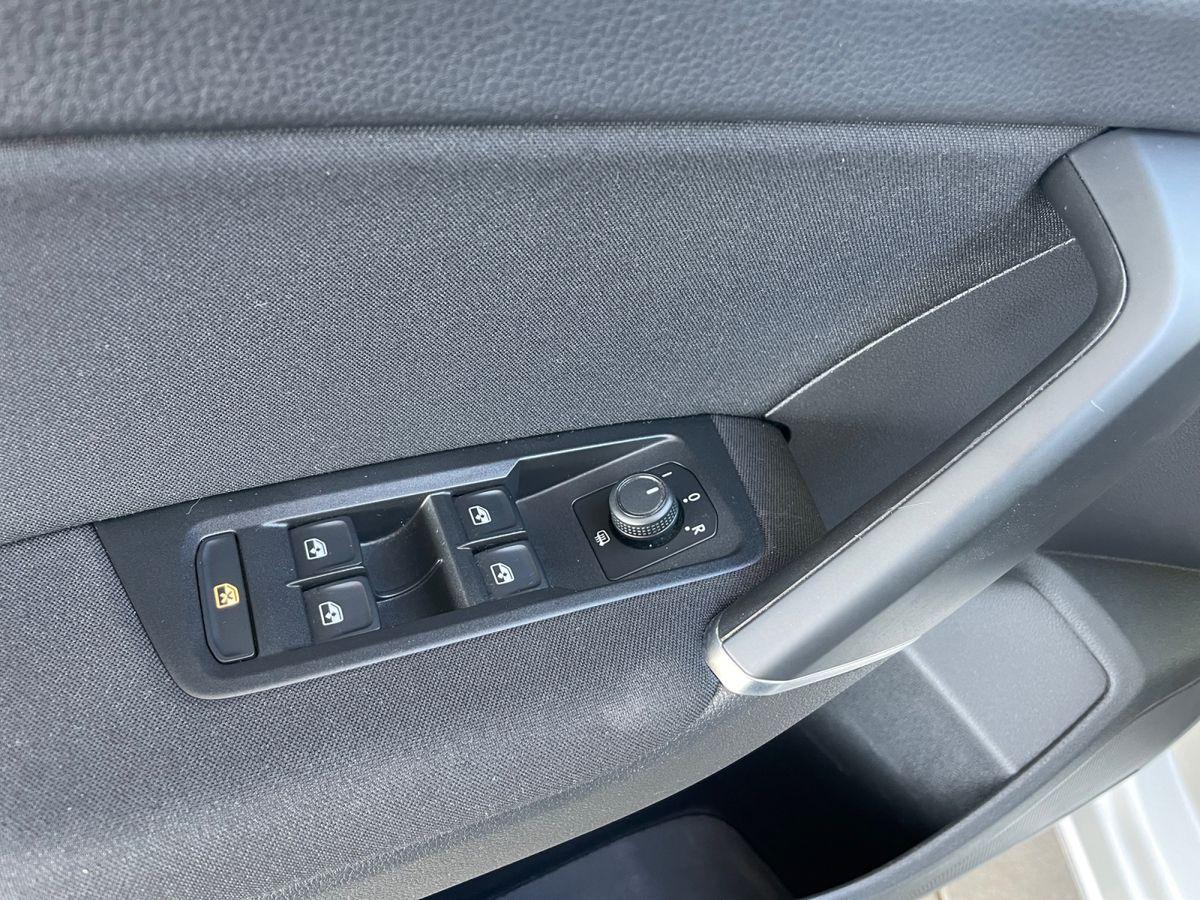 VW Touran 1.5 TSI ** ACC/NAVI/PARKPILOT/7-Sitzer ** - Bild 12