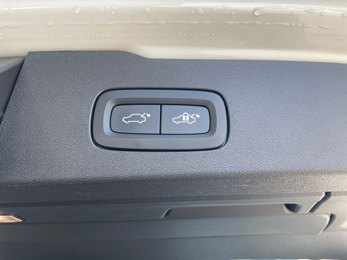 Volvo V60 Kombi Plus Dark T8 Recharge Plug-In Hybrid AWD - Bild 21