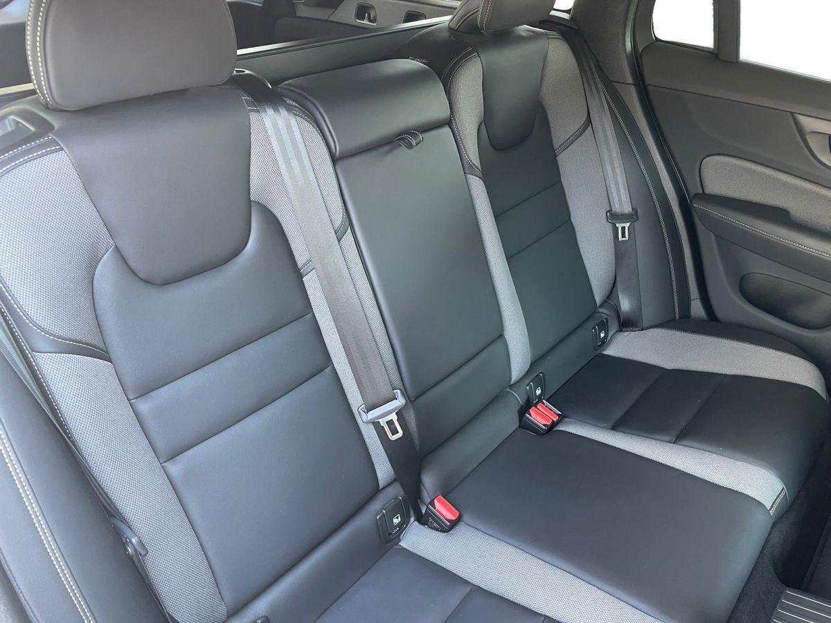 Volvo V60 Kombi Plus Dark T8 Recharge Plug-In Hybrid AWD - Bild 19