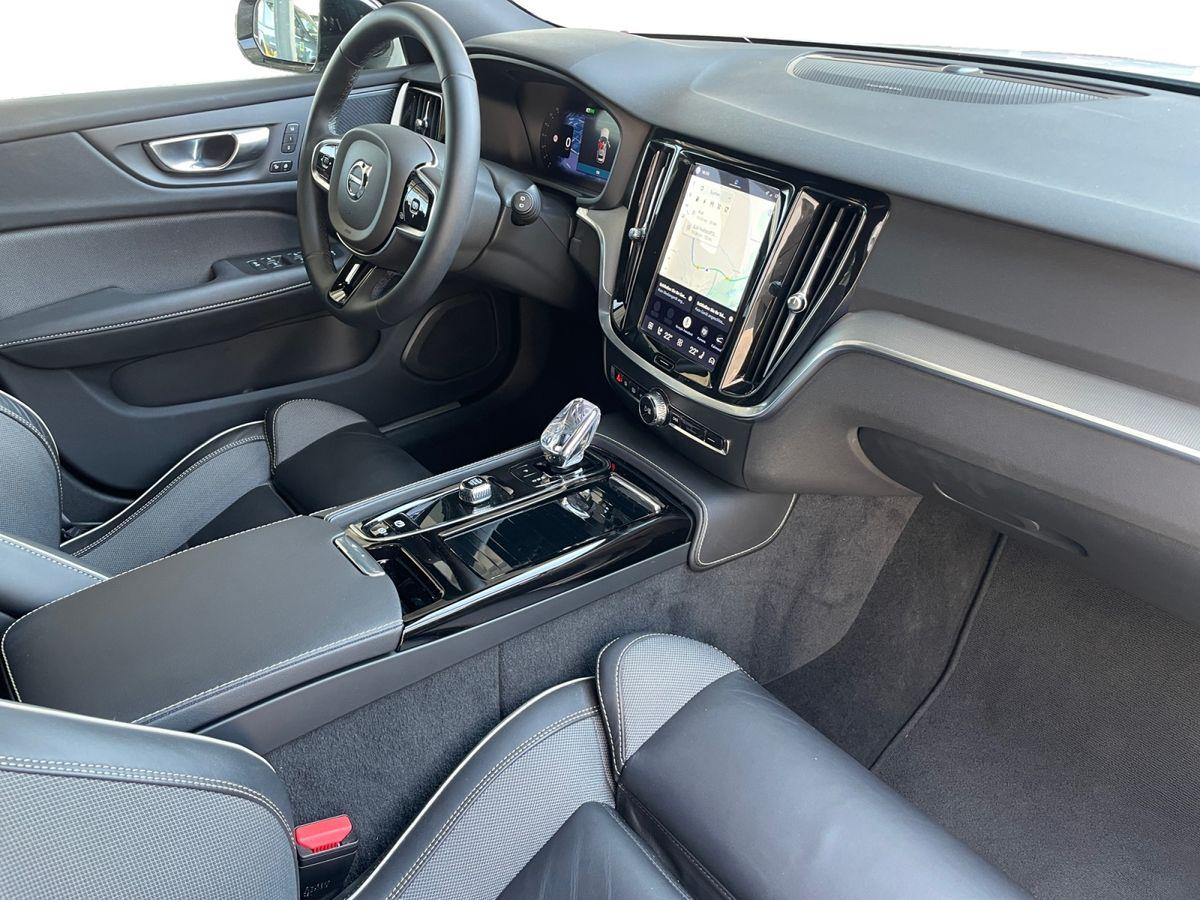 Volvo V60 Kombi Plus Dark T8 Recharge Plug-In Hybrid AWD - Bild 18