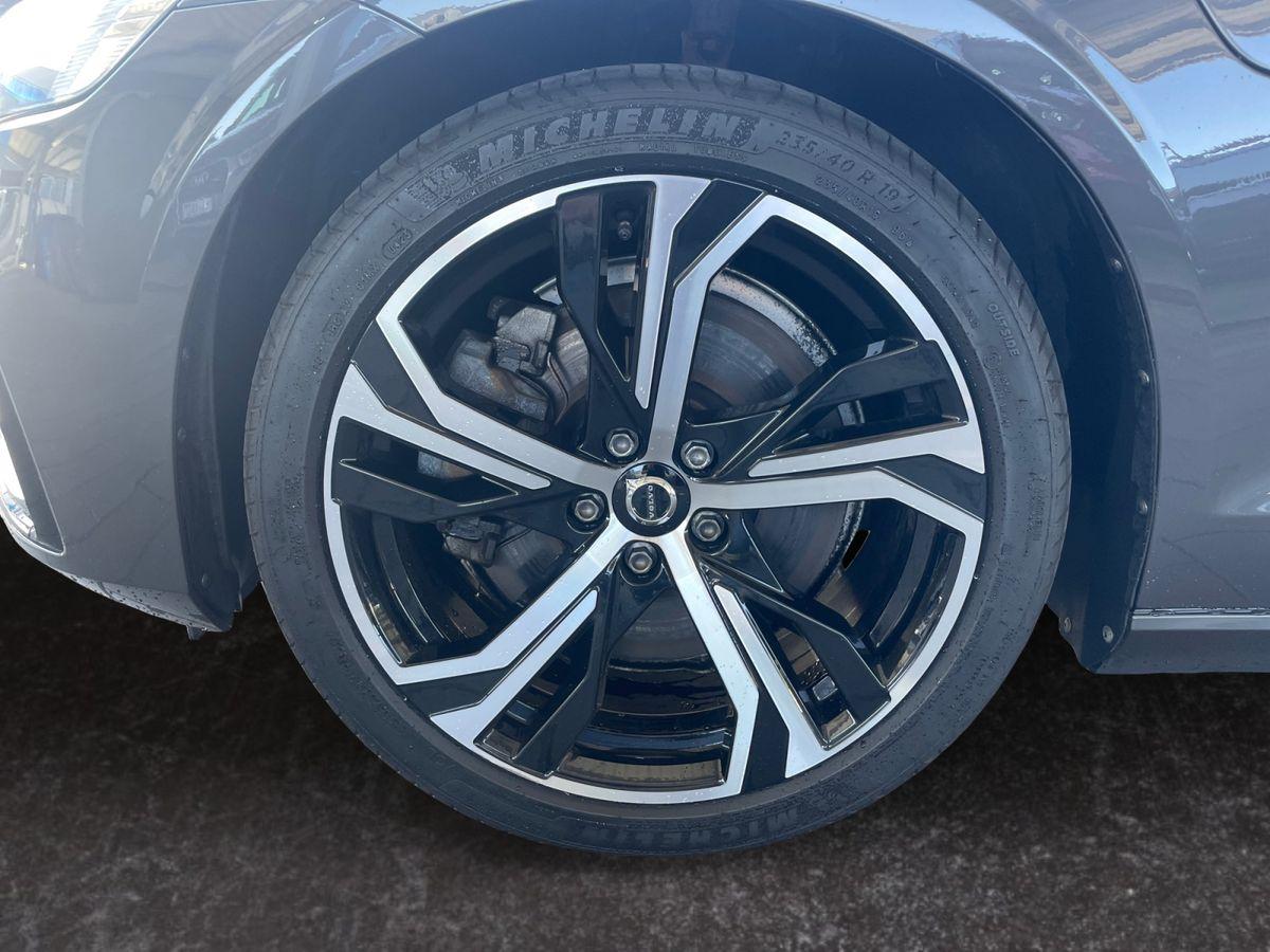 Volvo V60 Kombi Plus Dark Recharge Plug-In Hybrid AWD - Bild 10