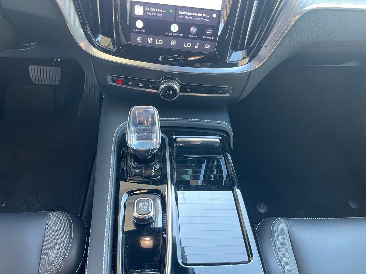 Volvo V60 Kombi Plus Dark Recharge Plug-In Hybrid AWD - Bild 16