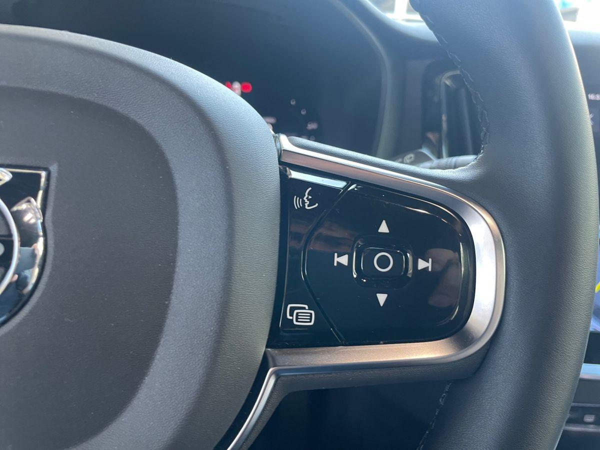 Volvo V60 Kombi Plus Dark Recharge Plug-In Hybrid AWD - Bild 26