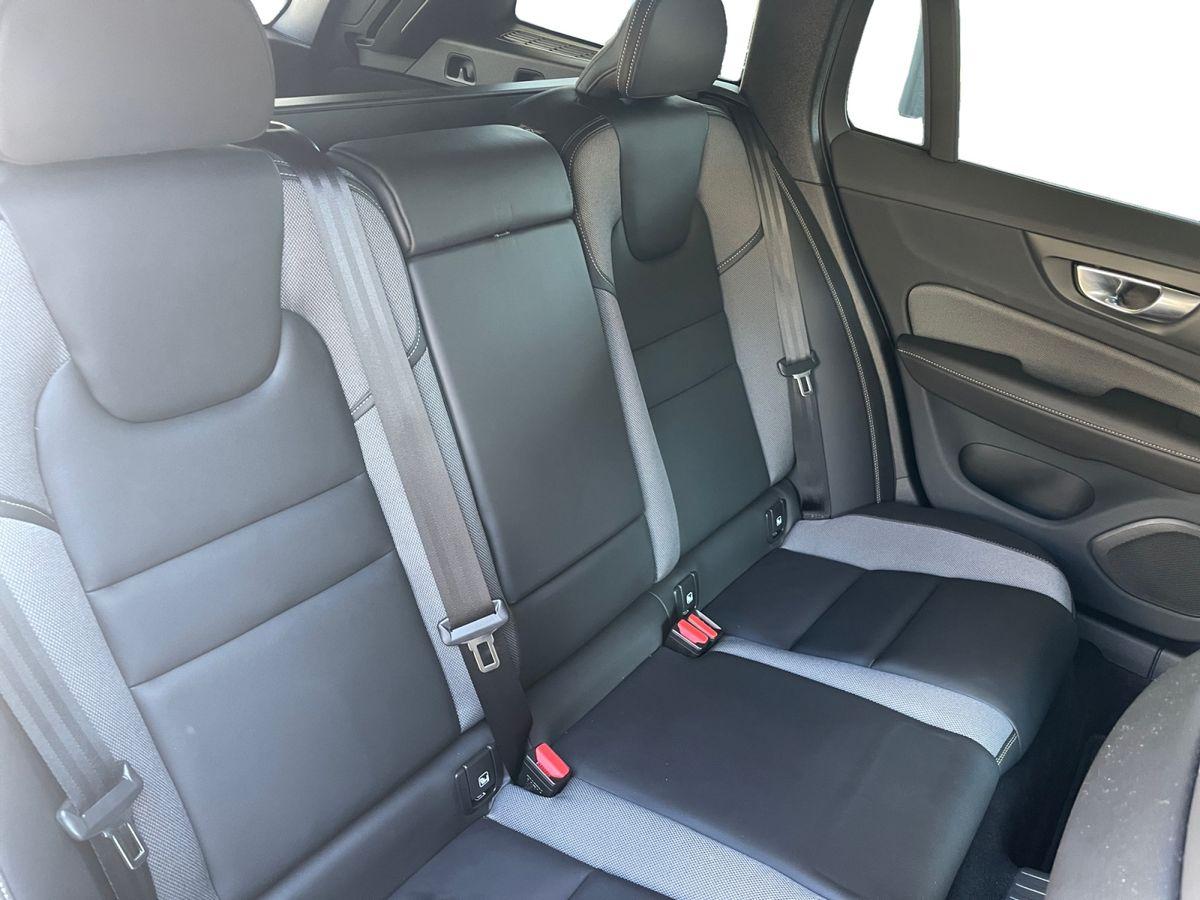 Volvo V60 Kombi Plus Dark Recharge Plug-In Hybrid AWD - Bild 19