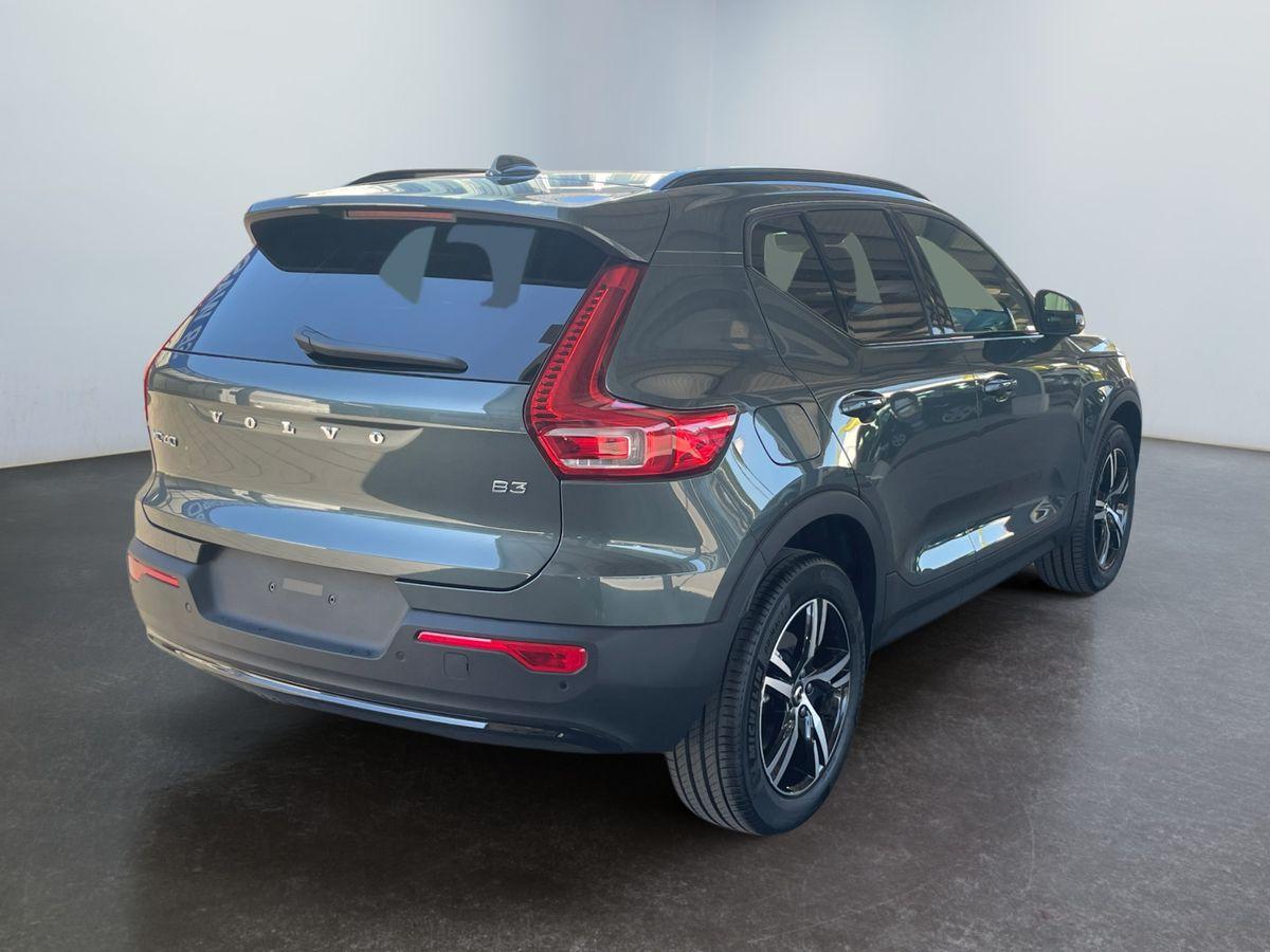 Volvo XC40 Plus Dark 2WD 2.0 Turbo Metallic - Bild 6