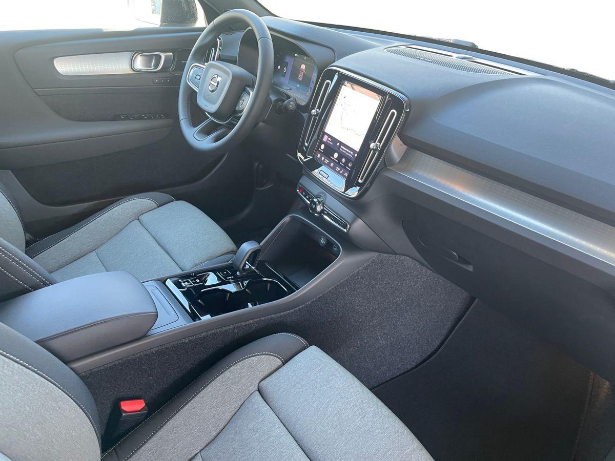 Volvo XC40 Plus Dark 2WD 2.0 Turbo Metallic - Bild 18