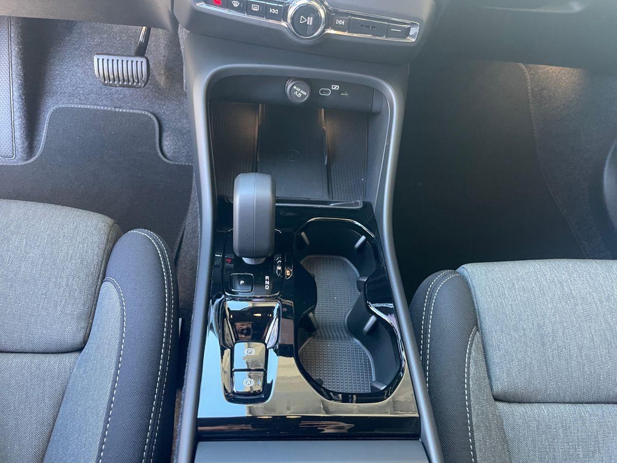 Volvo XC40 Plus Dark 2WD 2.0 Turbo Metallic - Bild 16