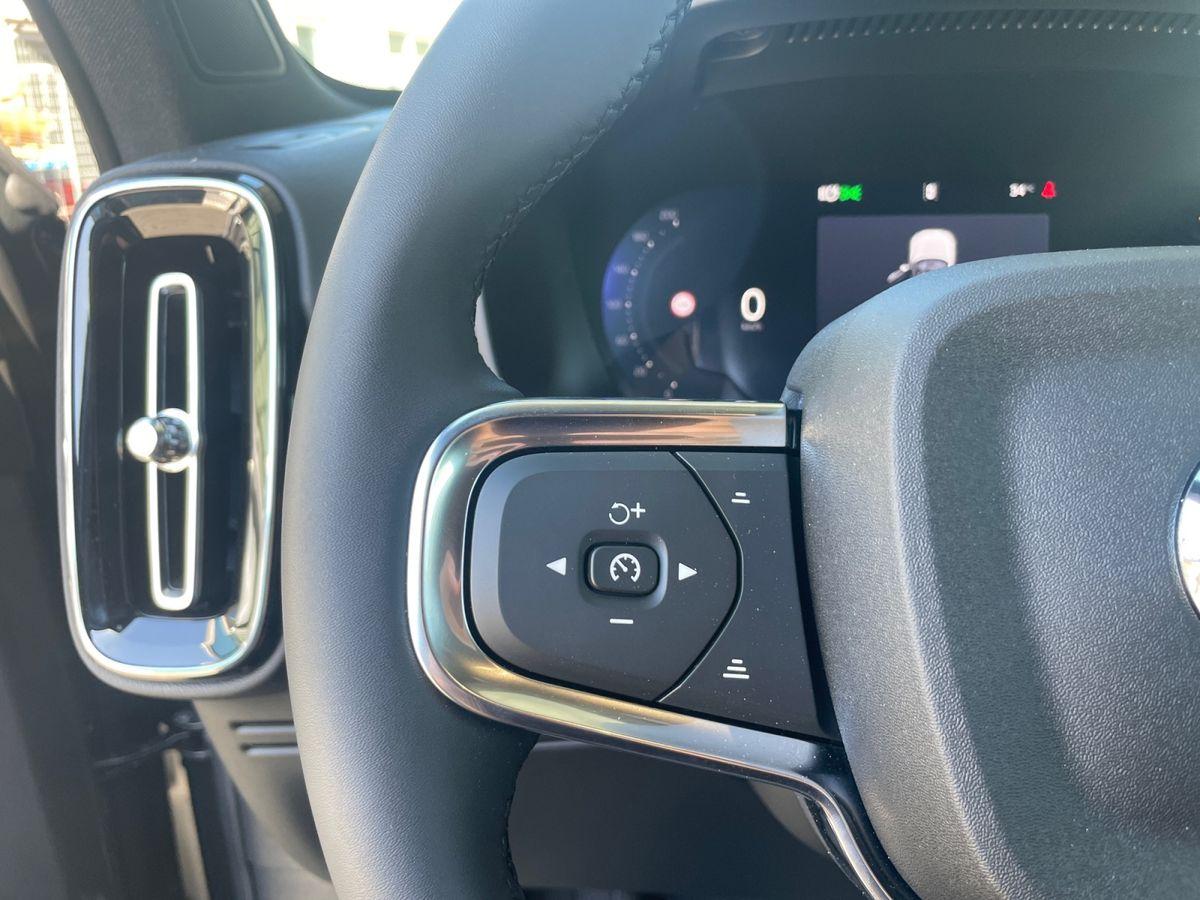 Volvo XC40 Plus Dark 2WD 2.0 Turbo Metallic - Bild 25