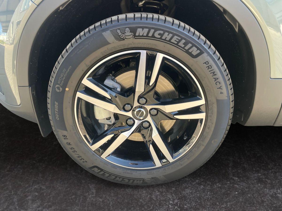 Volvo XC40 Plus Dark 2WD 2.0 Turbo Metallic - Bild 10