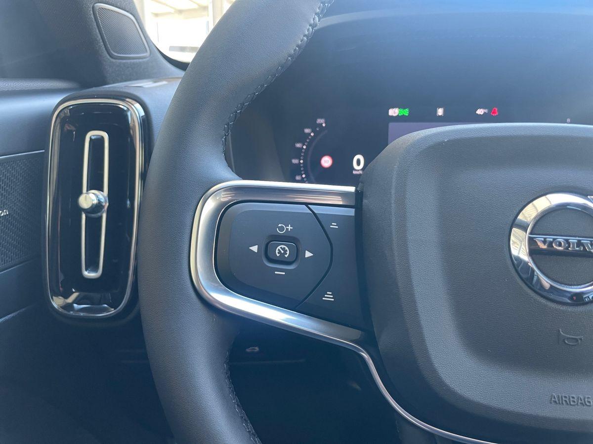 Volvo XC40 Plus Black Edition 2WD 2.0 Turbo Metallic - Bild 25
