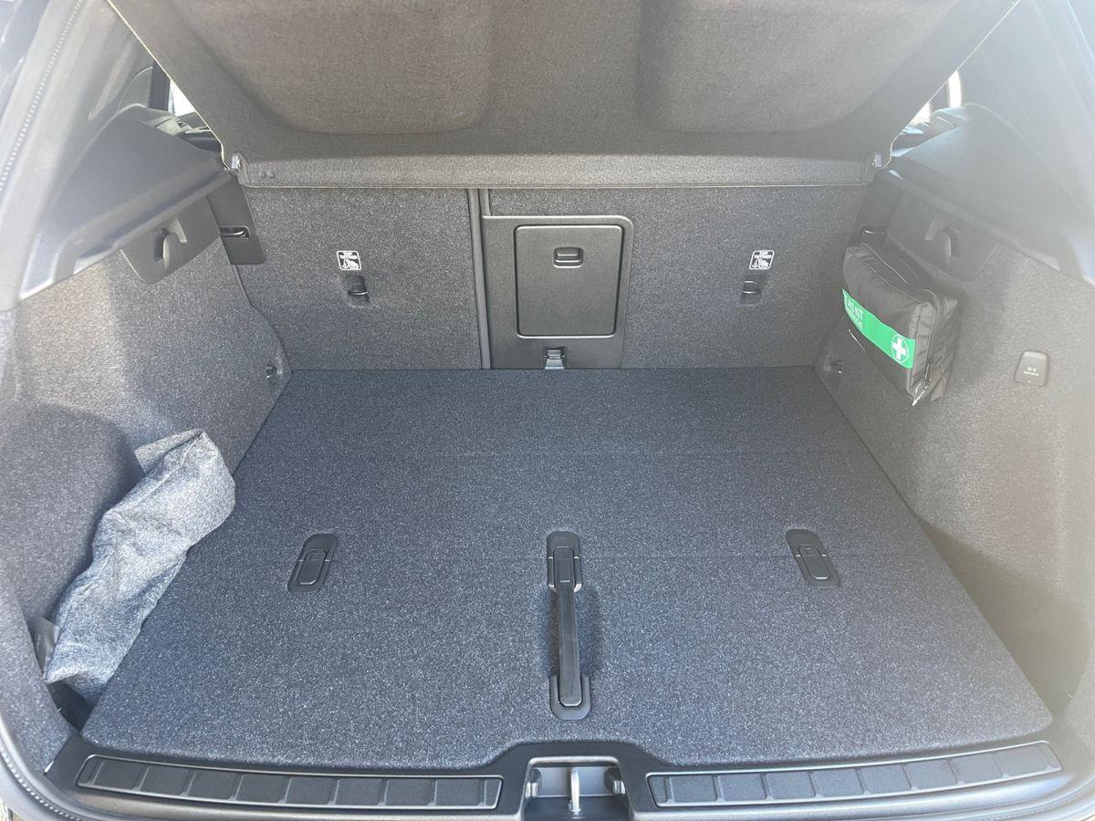 Volvo XC40 Plus Black Edition 2WD 2.0 Turbo Metallic - Bild 20