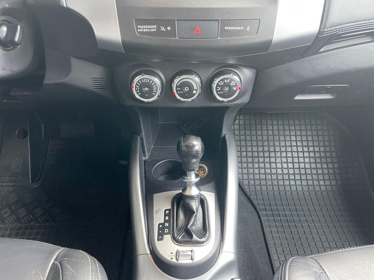 Mitsubishi Outlander 2.2 DI-D Aut. ** nur für Händler ** - Bild 16